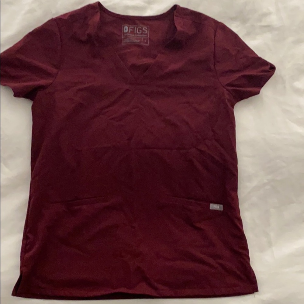 Figs small burgundy double pocket top